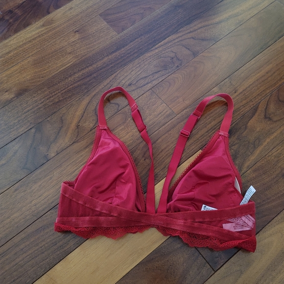 Victoria's Secrets Red Lace Bralette, Size Medium - Picture 6 of 10